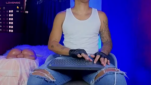 TomLover 12 online show from October 8, 2025, 12:25 pm