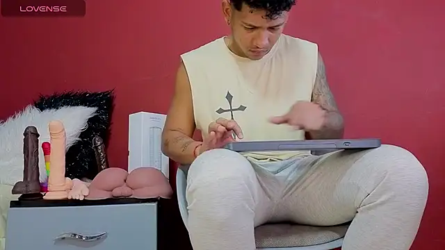 TomLover 12 online show from October 22, 2025, 10:42 pm