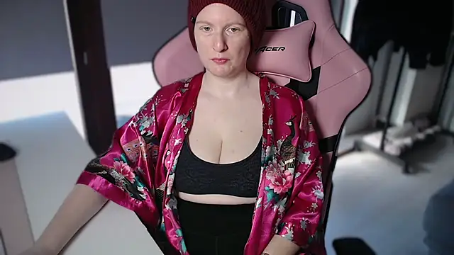 Exotic-Desire online show from April 14, 2026, 7:14 am