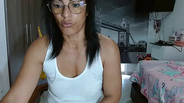 Snapshot of kateleyagrey chatting on January 19, 2025, 11:45 am kateleyagrey online show from January 19, 2025, 11:45 am