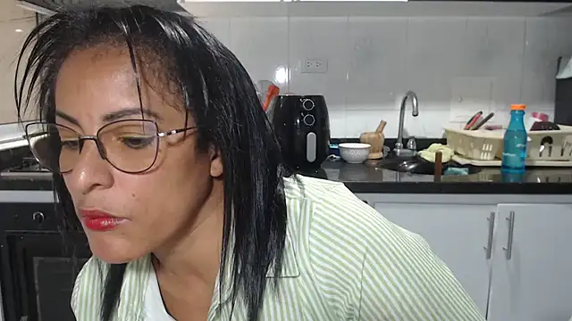 kateleyagrey online show from November 26, 2025, 8:43 pm