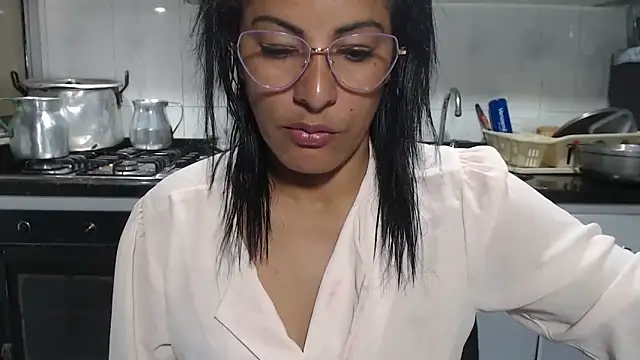 kateleyagrey online show from April 13, 2026, 7:52 pm