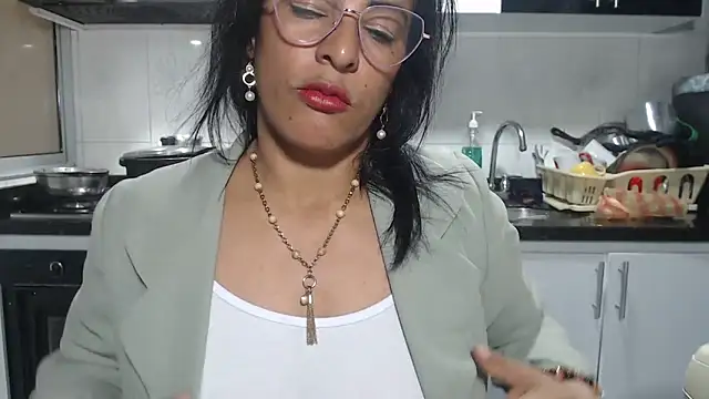 kateleyagrey online show from April 18, 2026, 8:09 pm