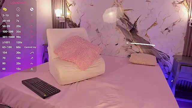 TianaaJackson online show from October 2, 2025, 7:43 pm