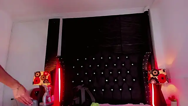 Lucia-sex online show from March 27, 2026, 7:24 pm