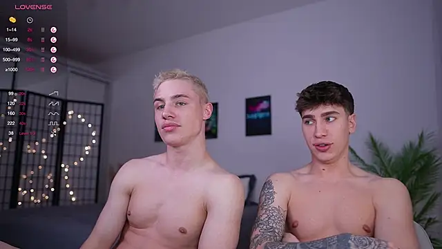 Snapshot of Evan__White_ chatting on January 16, 2025, 12:42 pm Evan White online show from January 16, 2025, 12:42 pm