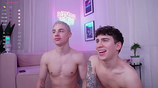 Snapshot of Evan__White_ chatting on February 9, 2025, 4:50 pm Evan White online show from February 9, 2025, 4:50 pm