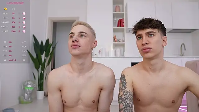 Snapshot of Evan__White_ chatting on February 12, 2025, 7:34 am Evan White online show from February 12, 2025, 7:34 am