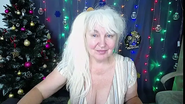 Snapshot of BlondyLeeBest chatting on December 7, 2024, 10:17 pm BlondyLeeBest online show from December 7, 2024, 10:17 pm
