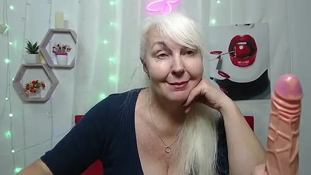 Snapshot of BlondyLeeBest chatting on January 19, 2025, 1:32 am BlondyLeeBest online show from January 19, 2025, 1:32 am