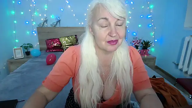 Snapshot of BlondyLeeBest chatting on January 19, 2025, 11:00 pm BlondyLeeBest online show from January 19, 2025, 11:00 pm