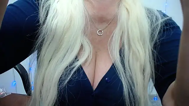 Snapshot of BlondyLeeBest chatting on January 27, 2025, 1:26 am BlondyLeeBest online show from January 27, 2025, 1:26 am