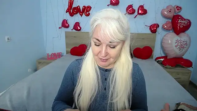 Snapshot of BlondyLeeBest chatting on February 9, 2025, 7:30 pm BlondyLeeBest online show from February 9, 2025, 7:30 pm