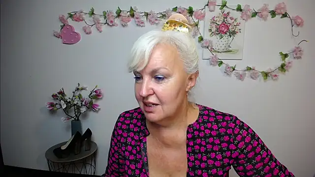 Snapshot of BlondyLeeBest chatting on September 8, 2025, 6:51 pm BlondyLeeBest online show from September 8, 2025, 6:51 pm