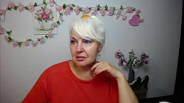 Snapshot of BlondyLeeBest chatting on September 9, 2025, 6:18 pm BlondyLeeBest online show from September 9, 2025, 6:18 pm