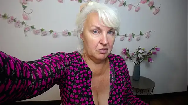 Snapshot of BlondyLeeBest chatting on September 19, 2025, 6:19 pm BlondyLeeBest online show from September 19, 2025, 6:19 pm