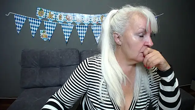 Snapshot of BlondyLeeBest chatting on September 27, 2025, 6:57 pm BlondyLeeBest online show from September 27, 2025, 6:57 pm
