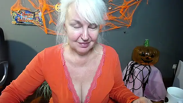 Snapshot of BlondyLeeBest chatting on October 25, 2025, 6:24 pm BlondyLeeBest online show from October 25, 2025, 6:24 pm