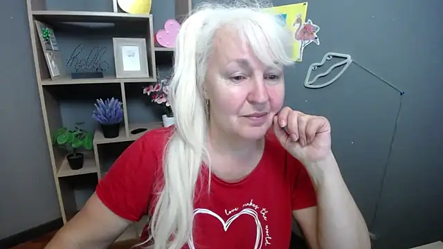 BlondyLeeBest online show from May 12, 2026, 6:27 pm