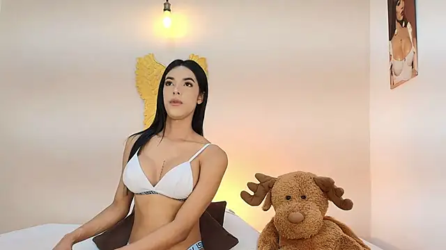 salome Collins 1 online show from November 23, 2025, 8:08 pm