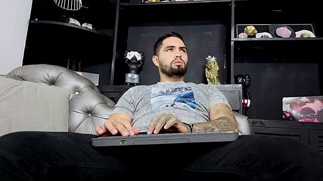 matteosantos online show from December 15, 2025, 11:36 am