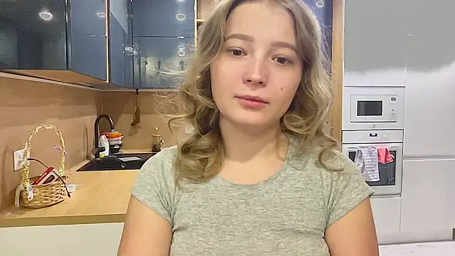 CharmingSarah online show from September 26, 2025, 3:27 pm