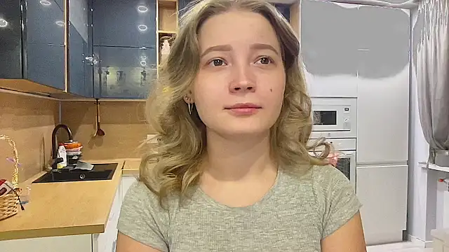 CharmingSarah online show from September 27, 2025, 3:28 pm