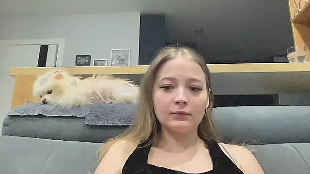 Snapshot of CharmingSarah chatting on April 29, 2026, 4:22 pm CharmingSarah online show from April 29, 2026, 4:22 pm