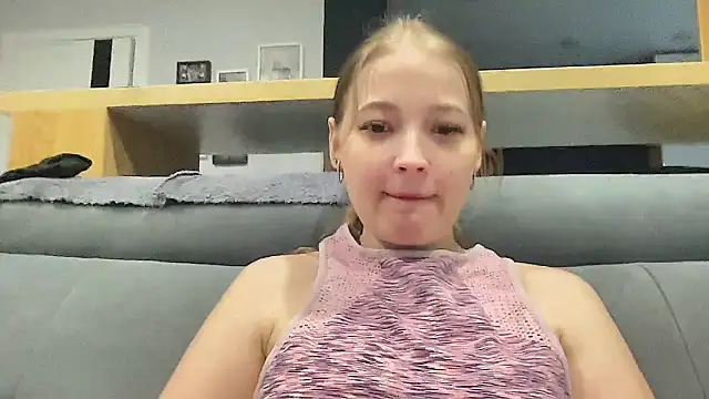 Snapshot of CharmingSarah chatting on May 21, 2026, 4:25 pm CharmingSarah online show from May 21, 2026, 4:25 pm