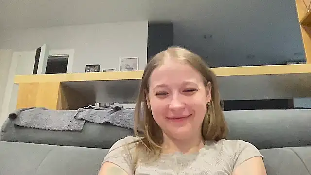 Snapshot of CharmingSarah chatting on May 28, 2026, 4:37 pm CharmingSarah online show from May 28, 2026, 4:37 pm