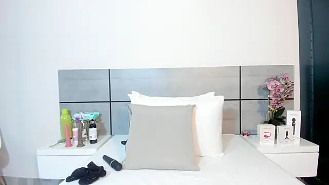 EmmaSmith2 online show from January 14, 2026, 2:50 am