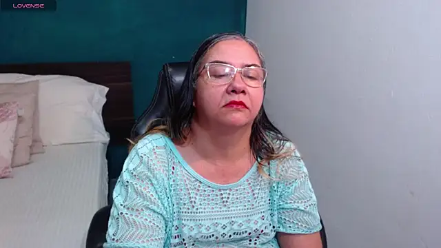 Snapshot of scaelettdubois chatting on January 18, 2026, 12:25 am scaelettdubois online show from January 18, 2026, 12:25 am