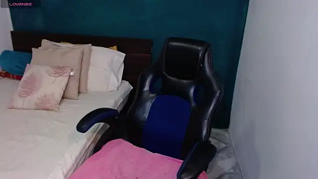 Snapshot of scaelettdubois chatting on February 8, 2026, 10:35 pm scaelettdubois online show from February 8, 2026, 10:35 pm