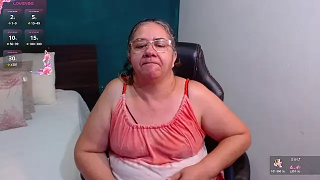 Snapshot of scaelettdubois chatting on February 17, 2026, 1:24 am scaelettdubois online show from February 17, 2026, 1:24 am