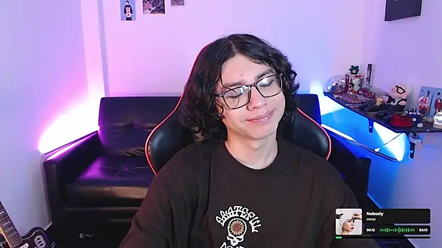 Snapshot of malik_harrison__ chatting on January 1, 2025, 4:50 pm malik harrison online show from January 1, 2025, 4:50 pm