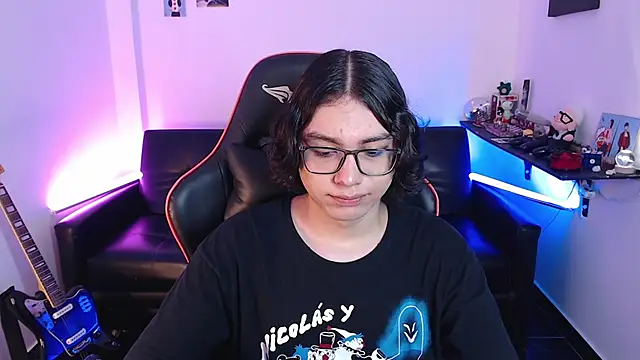 Snapshot of malik_harrison__ chatting on January 4, 2025, 3:17 pm malik harrison online show from January 4, 2025, 3:17 pm