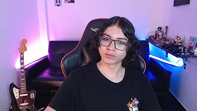 Snapshot of malik_harrison__ chatting on January 16, 2025, 4:39 pm malik harrison online show from January 16, 2025, 4:39 pm