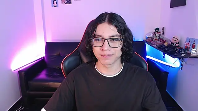 Snapshot of malik_harrison__ chatting on January 21, 2025, 1:54 pm malik harrison online show from January 21, 2025, 1:54 pm