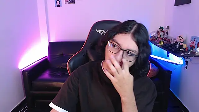 Snapshot of malik_harrison__ chatting on February 4, 2025, 1:59 pm malik harrison online show from February 4, 2025, 1:59 pm