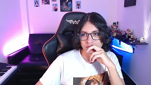 Snapshot of malik_harrison__ chatting on February 10, 2025, 4:58 pm malik harrison online show from February 10, 2025, 4:58 pm