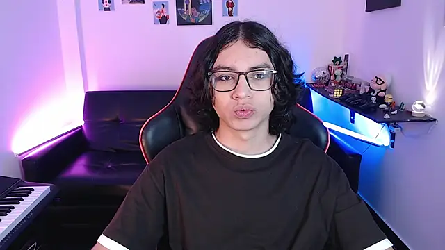 Snapshot of malik_harrison__ chatting on February 13, 2025, 12:21 pm malik harrison online show from February 13, 2025, 12:21 pm