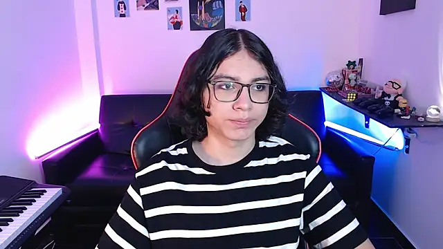 Snapshot of malik_harrison__ chatting on February 20, 2025, 1:51 pm malik harrison online show from February 20, 2025, 1:51 pm