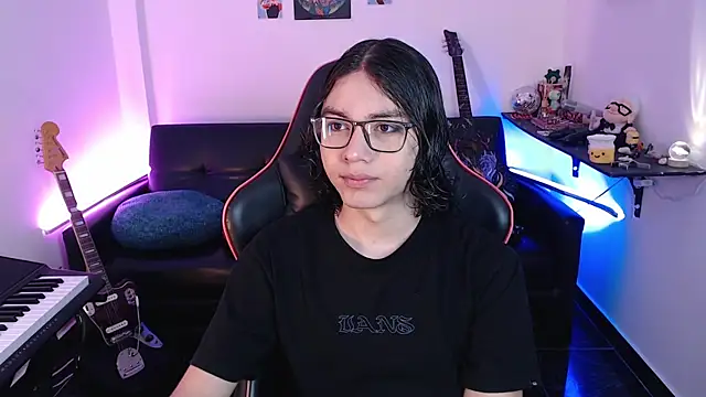 Snapshot of malik_harrison__ chatting on March 13, 2025, 2:44 pm malik harrison online show from March 13, 2025, 2:44 pm