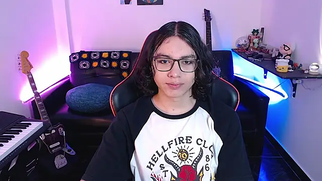 Snapshot of malik_harrison__ chatting on March 15, 2025, 3:48 pm malik harrison online show from March 15, 2025, 3:48 pm