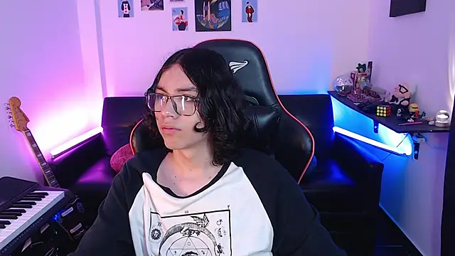 Snapshot of malik_harrison__ chatting on March 18, 2025, 6:37 pm malik harrison online show from March 18, 2025, 6:37 pm