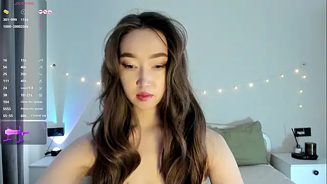  luna 022 online show from September 22, 2025, 4:25 am