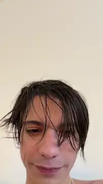 SasukeUhchiaa online show from June 17, 2026, 7:48 pm