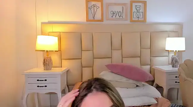 Meredit Lane online show from December 15, 2024, 4:07 am