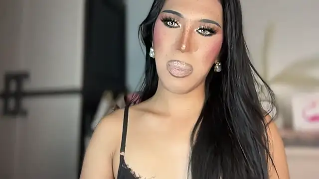 Ts glamxxxx online show from December 18, 2025, 3:01 am