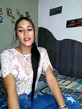 Snapshot of Little_Naughty_Nicole chatting on April 14, 2026, 4:40 am Little Naughty Nicole online show from April 14, 2026, 4:40 am